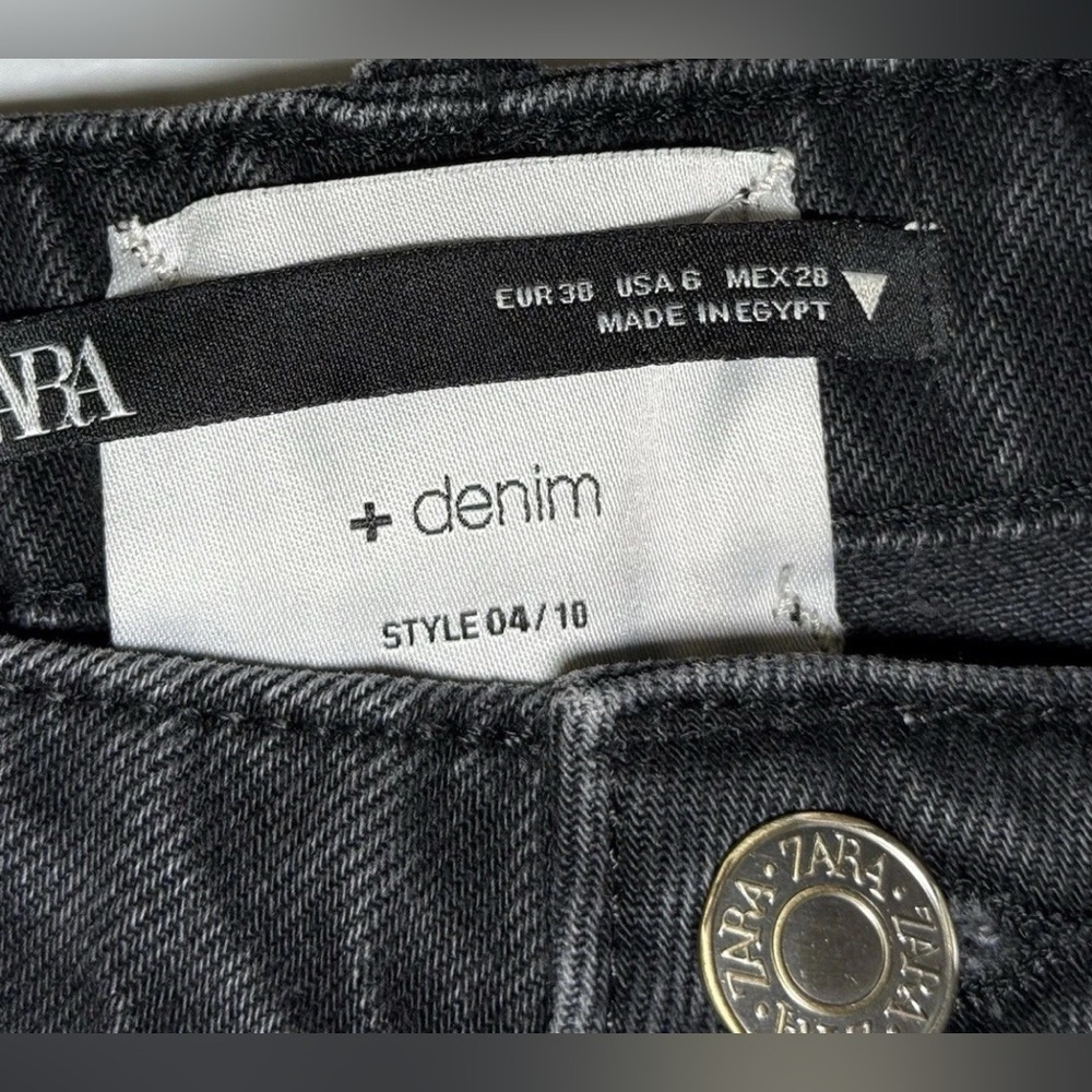 NWT Zara Boot Cut Womens Size 6 Black Jeans
Pants 30x27 $50 - Picture 6 of 8